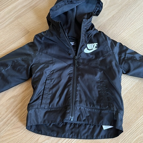 Toddler Nike jacket and T-shirt bundle - Picture 3 of 6